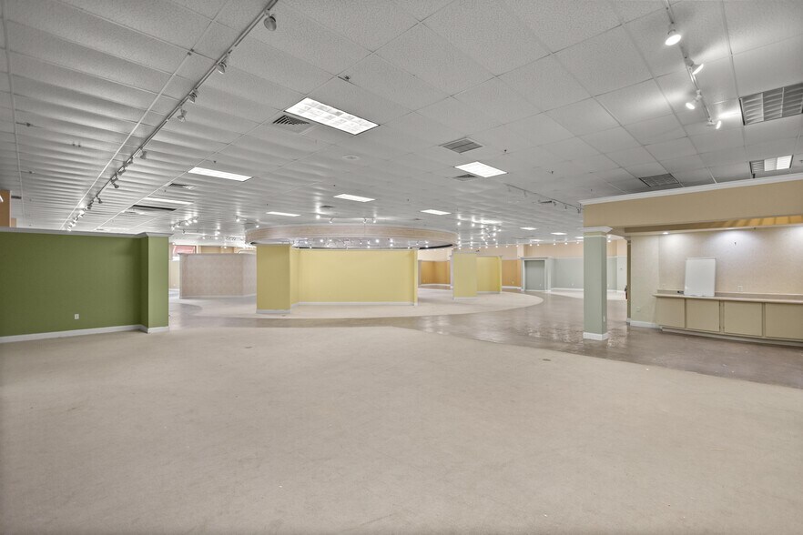 More Photos Of 1211 SW 17th St, Ocala Freestanding For Lease