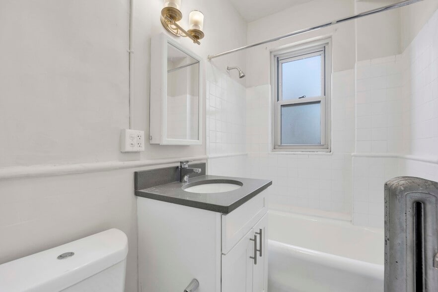 More Photos Of 1401 E Hyde Park Blvd, Chicago Apartments For Sale
