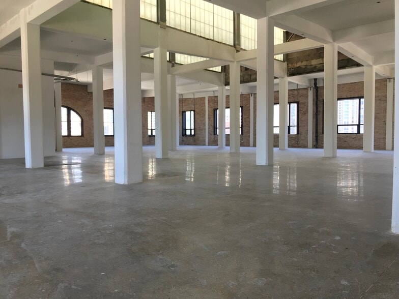 More Photos Of 540 N LaSalle St, Chicago Loft Creative Space For Lease