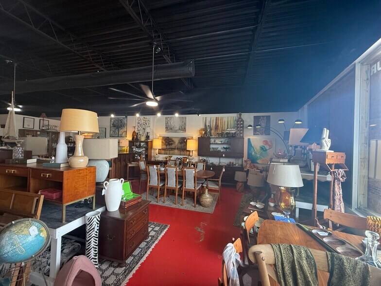 More Photos Of 520 E Venice Ave, Venice Storefront For Lease