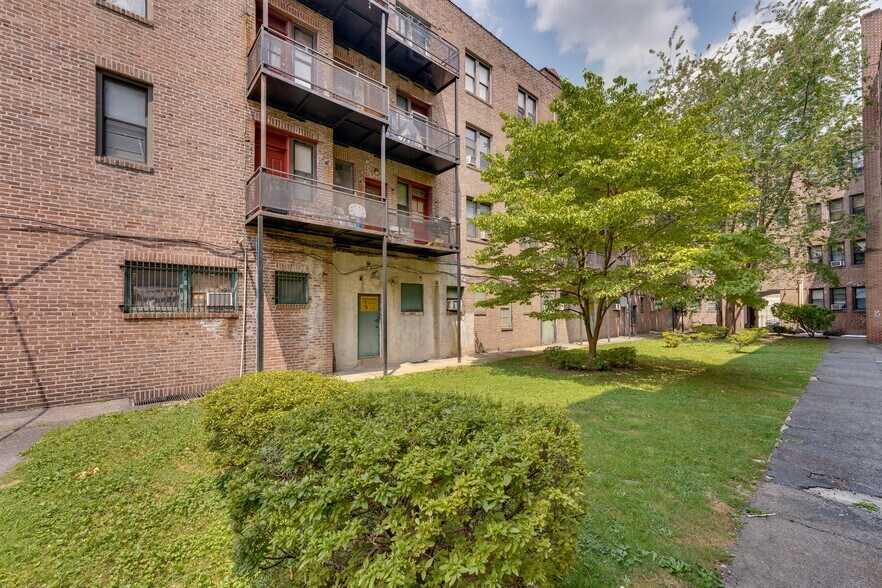 More Photos Of 130-146 Garrett Rd, Upper Darby Township Apartments For Sale