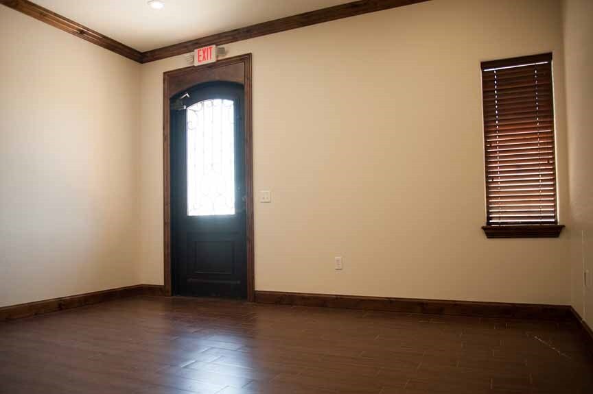 More Photos Of 749 E Gateway St, Abilene Office For Lease