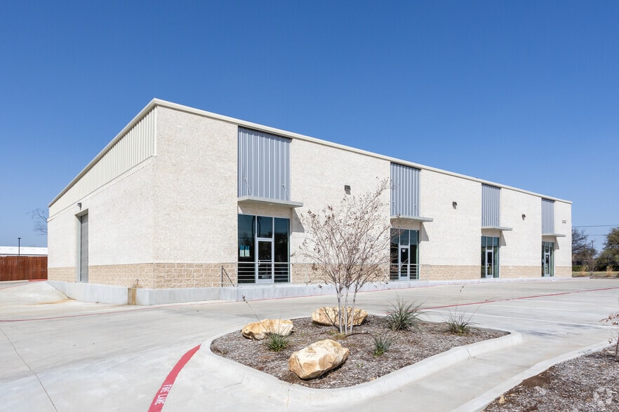 Primary Photo Of 2433 Tarpley Rd, Carrollton Warehouse For Lease