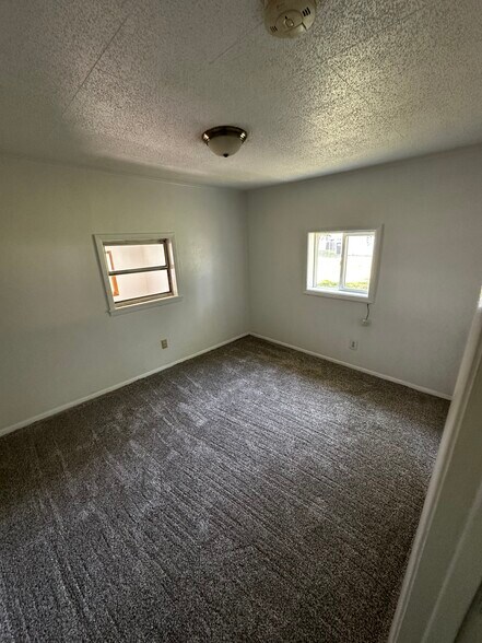 More Photos Of 1355 3rd Ave, Marion Multifamily For Sale