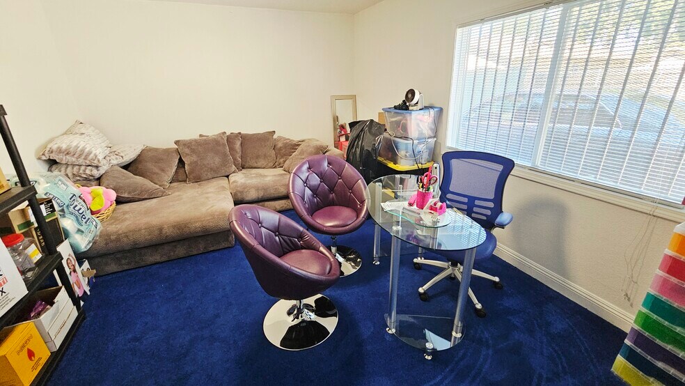 More Photos Of 306-308 Roberts Ln, Bakersfield Storefront Retail Residential For Sale