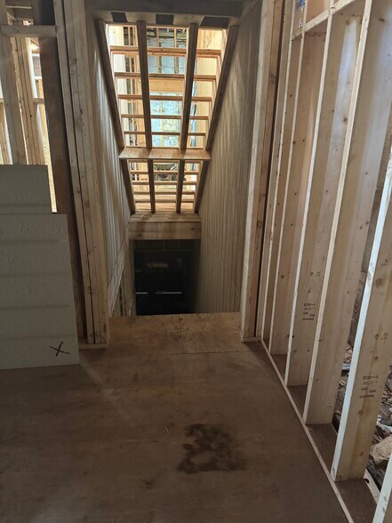 More Photos Of 116 W Solomon St, Griffin Restaurant For Lease