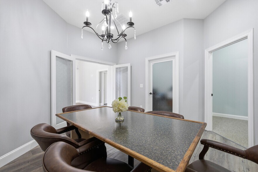 More Photos Of 1801 Franklin Ave, Waco Flex For Sale