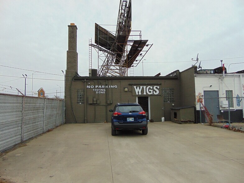 More Photos Of 15390 Gratiot Ave, Detroit Storefront For Sale