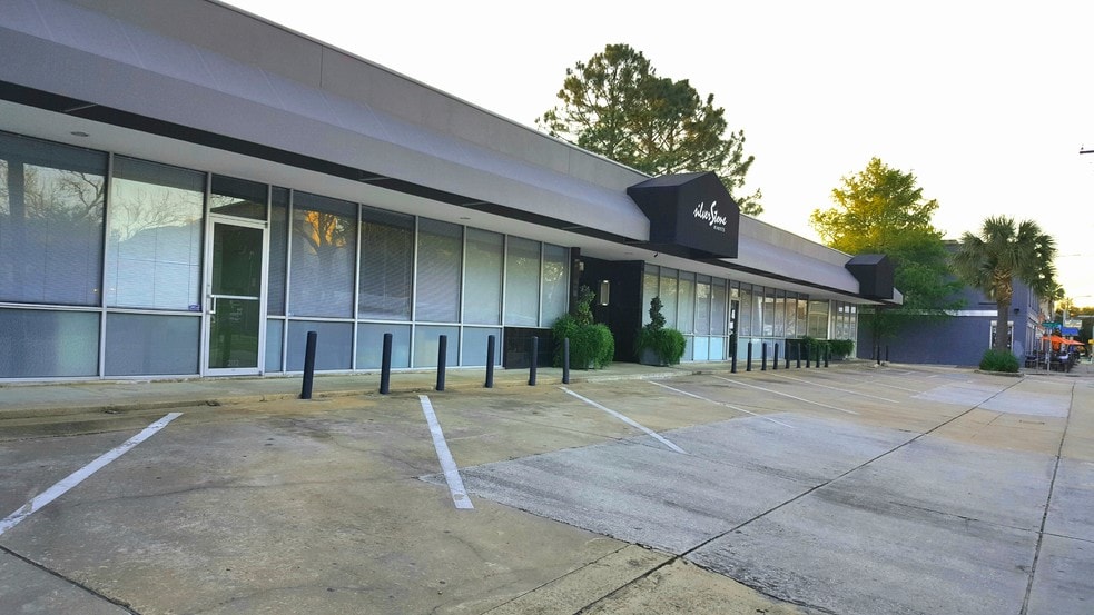 More Photos Of 2100 Waugh Dr, Houston Freestanding For Lease
