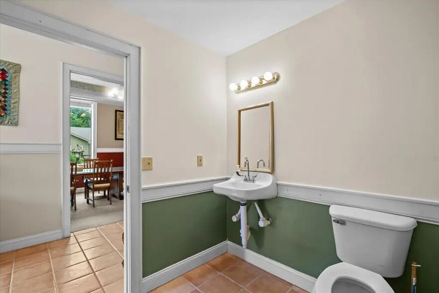 More Photos Of 313 Wolfe St, Cohutta Office For Sale