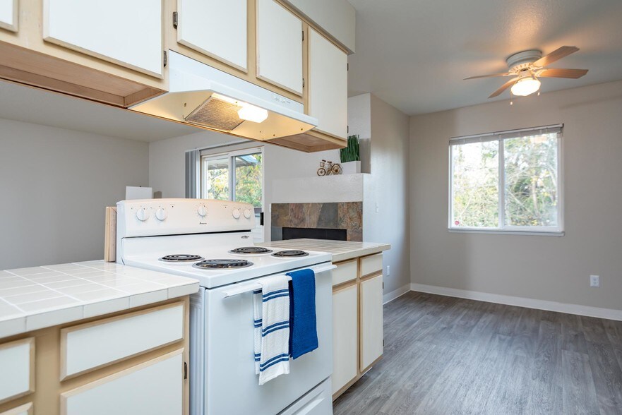 More Photos Of 805 NE Kane Dr, Gresham Apartments For Sale