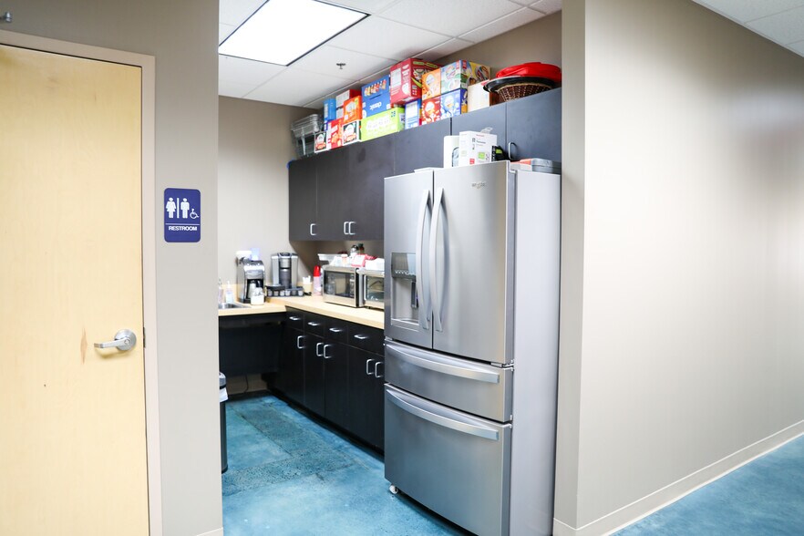 More Photos Of , Alpharetta Flex For Sale