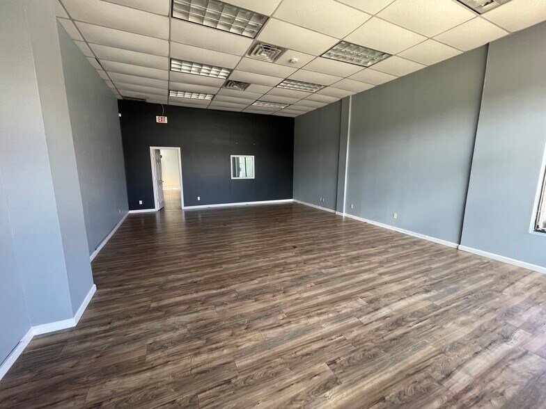 More Photos Of 135-153 Mineola Ave, Roslyn Heights Storefront Retail Office For Lease