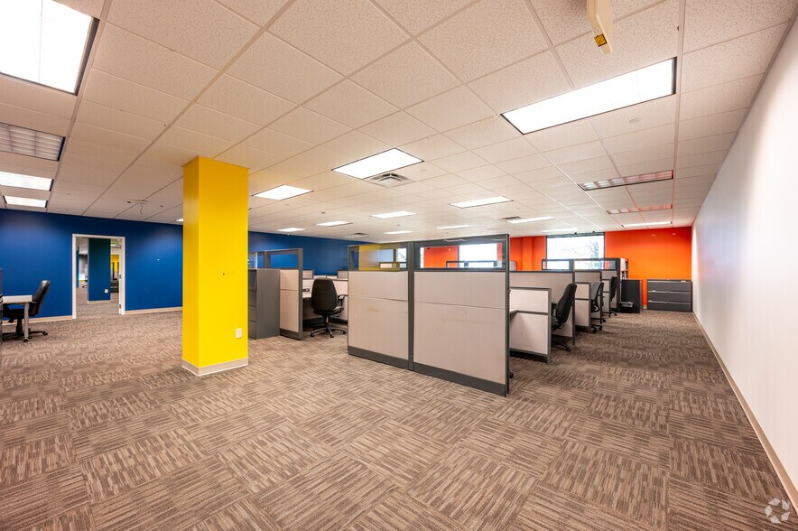 More Photos Of 9001 S Walnut St, Daleville Office For Lease
