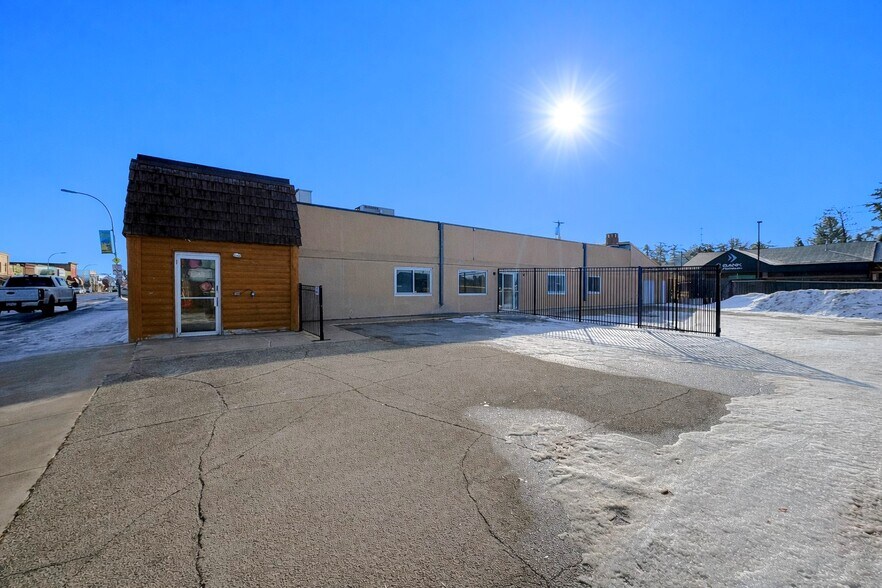 More Photos Of 603 Minnesota Ave W, Walker Storefront Retail Office For Lease