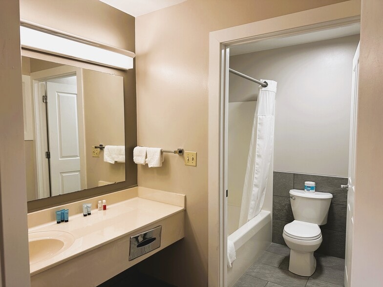 More Photos Of 2439 Old Philadelphia Pike, Lancaster Hotel For Sale