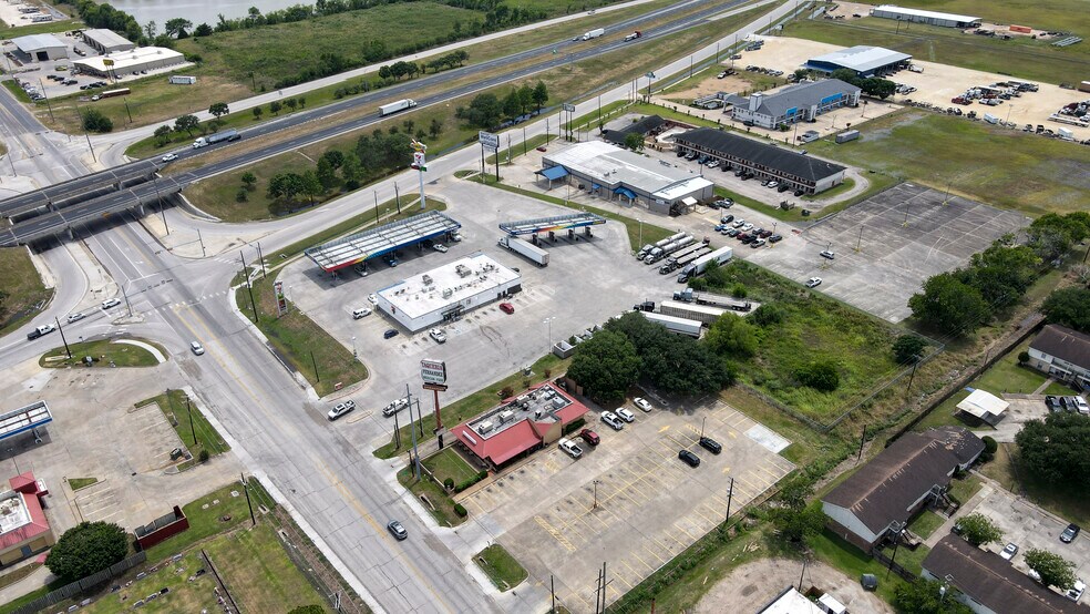 More Photos Of 25000 US 59 Rd, El Campo Flex For Sale