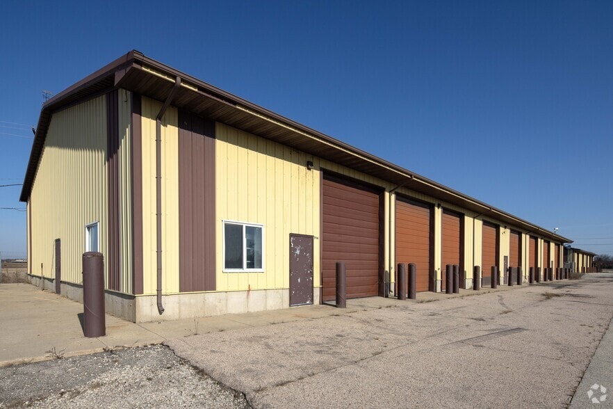 More Photos Of 3504 S Virginia, Crystal Lake Truck Terminal For Sale