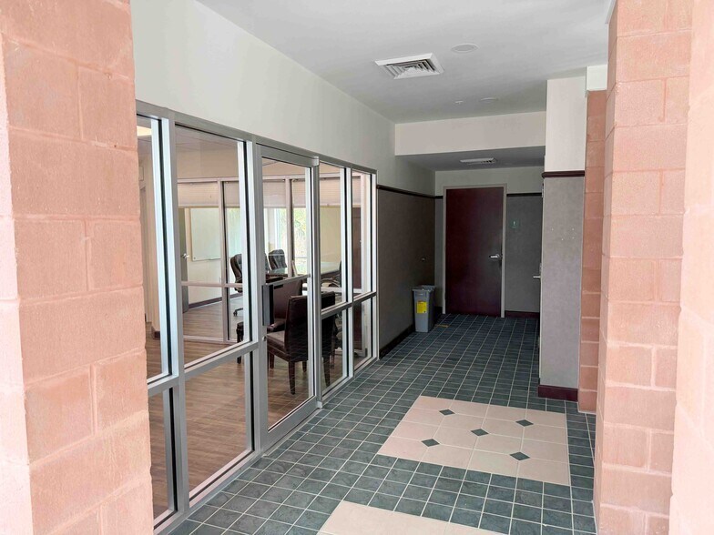 More Photos Of 651 W Warren Ave, Longwood Unknown For Lease