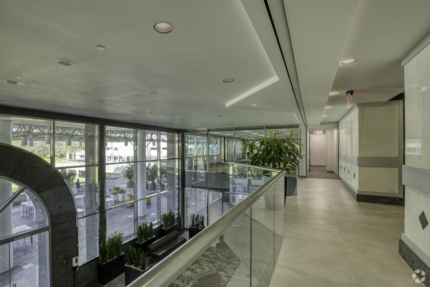 More Photos Of 600 N Westshore Blvd, Tampa Office For Lease