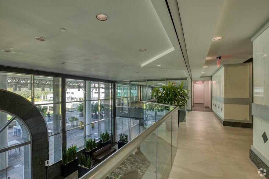 More Photos Of 600 N Westshore Blvd, Tampa Office For Lease