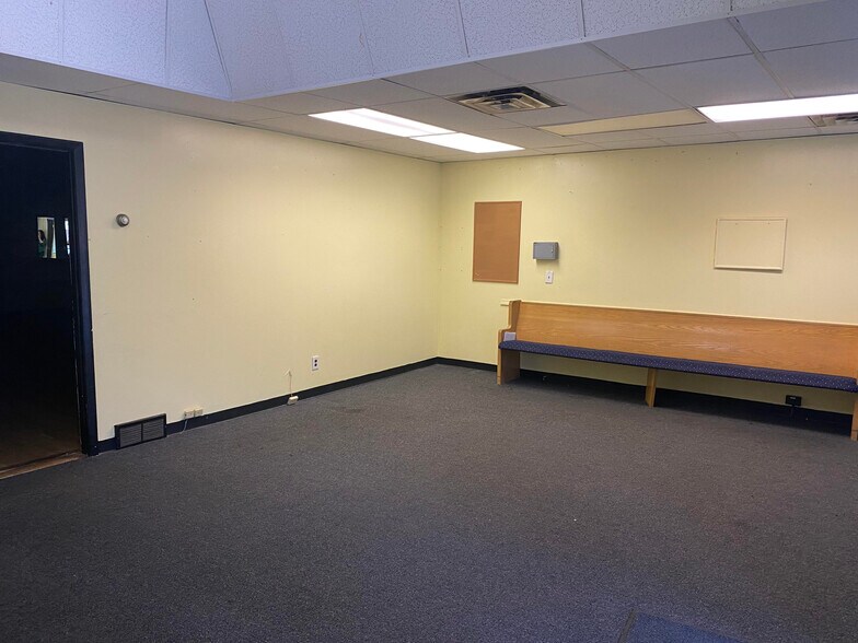 More Photos Of 2958 Delaware Ave, Kenmore Storefront For Lease