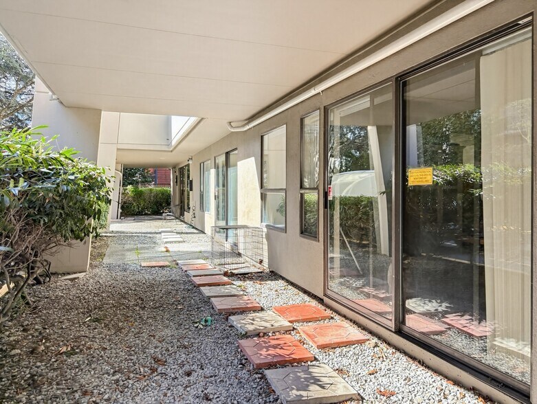 More Photos Of 821 Burdett Ave, Victoria Apartments For Sale