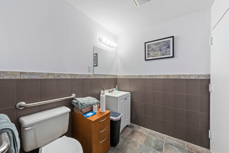 More Photos Of 14-07 113th St, College Point Flex For Sale