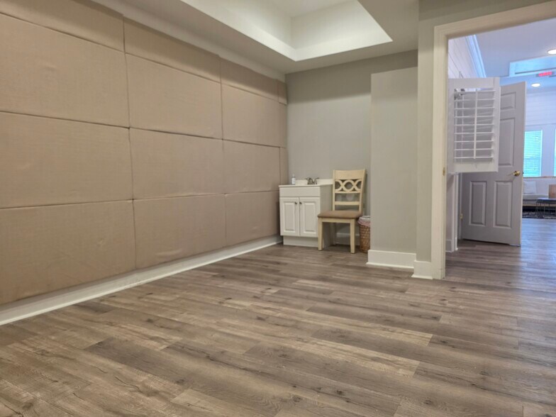 More Photos Of 23 Plantation Park Dr, Bluffton Office For Sale