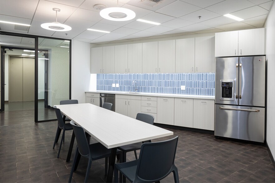 More Photos Of 1601 5th Ave, Seattle Office For Lease