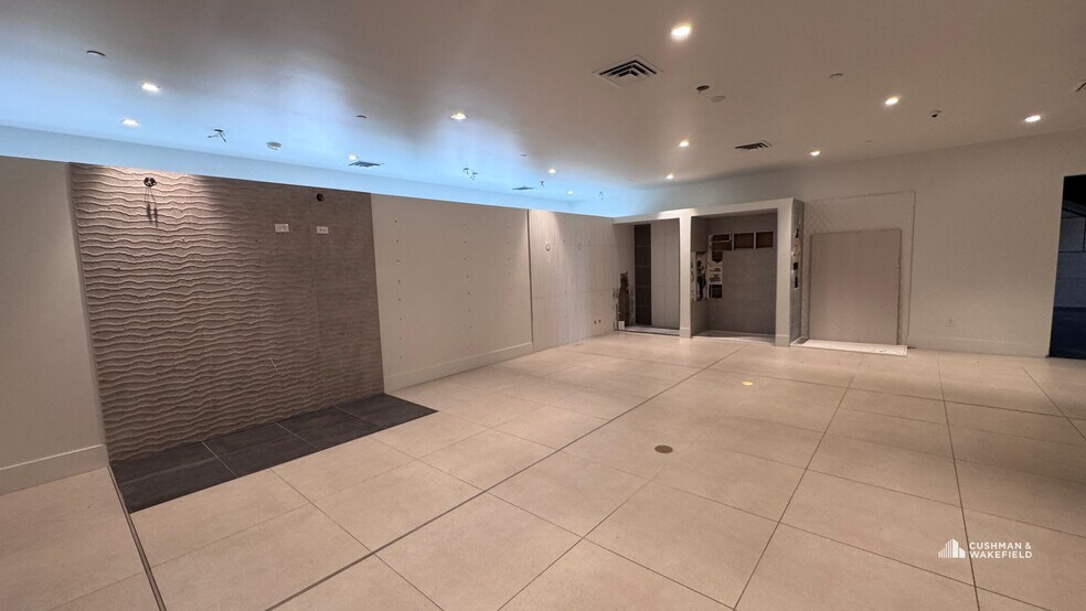 More Photos Of 5000 Goodman St, Timnath Showroom For Sale