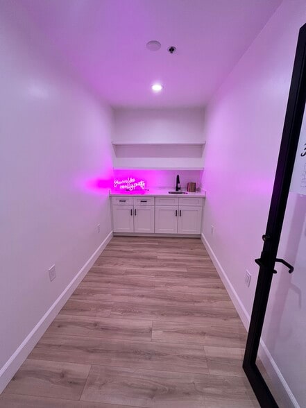 More Photos Of 5115 N Scottsdale Rd, Scottsdale Freestanding For Lease