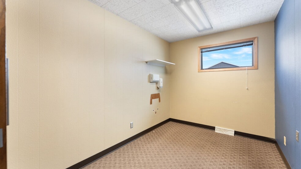 More Photos Of 400 Broadway Ave N, Foley Office For Sale