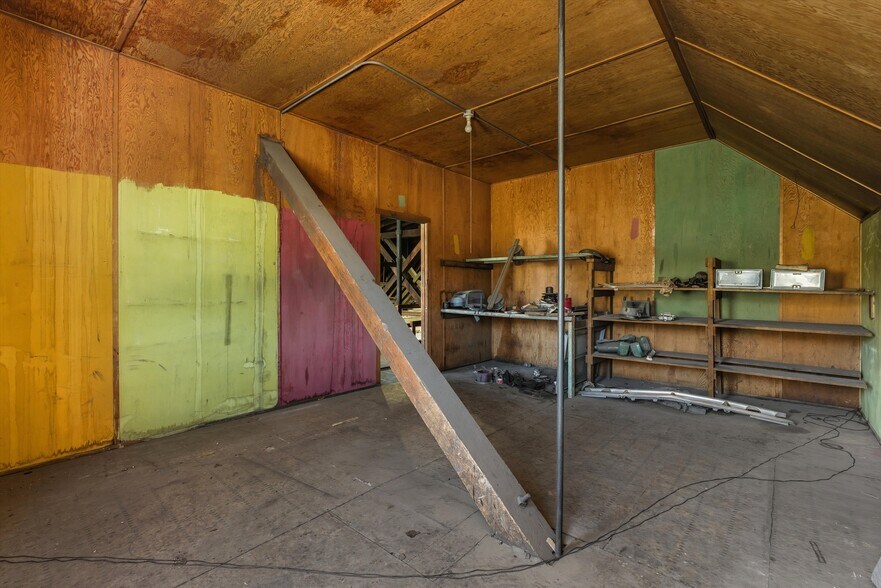 More Photos Of 201 N 2nd St, Raton Auto Repair For Sale