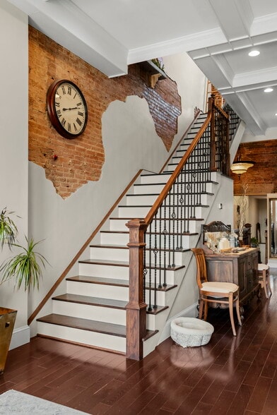 More Photos Of 305 N Queen St, Lancaster Storefront Retail Residential For Sale