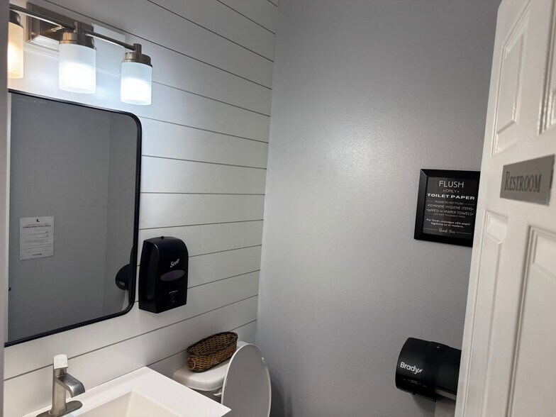 More Photos Of 97 Professional Way, Payson Office For Sale