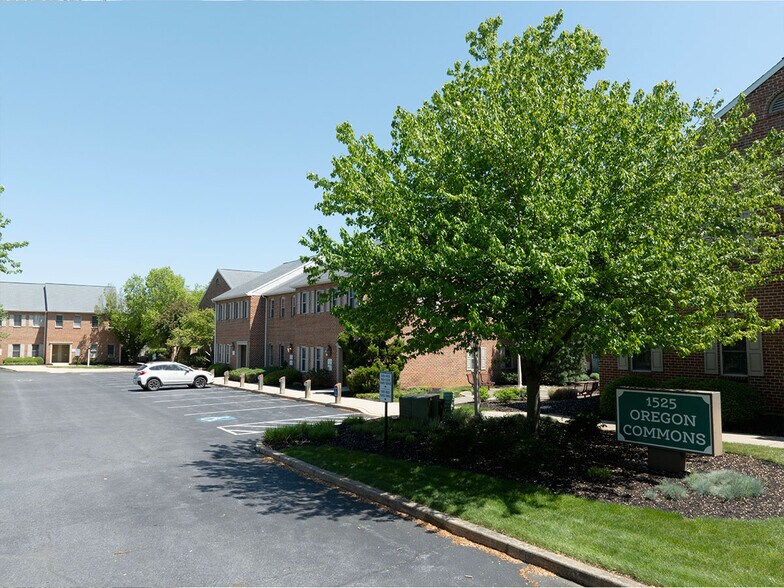 More Photos Of 1525 Oregon Pike, Lancaster Office For Sale