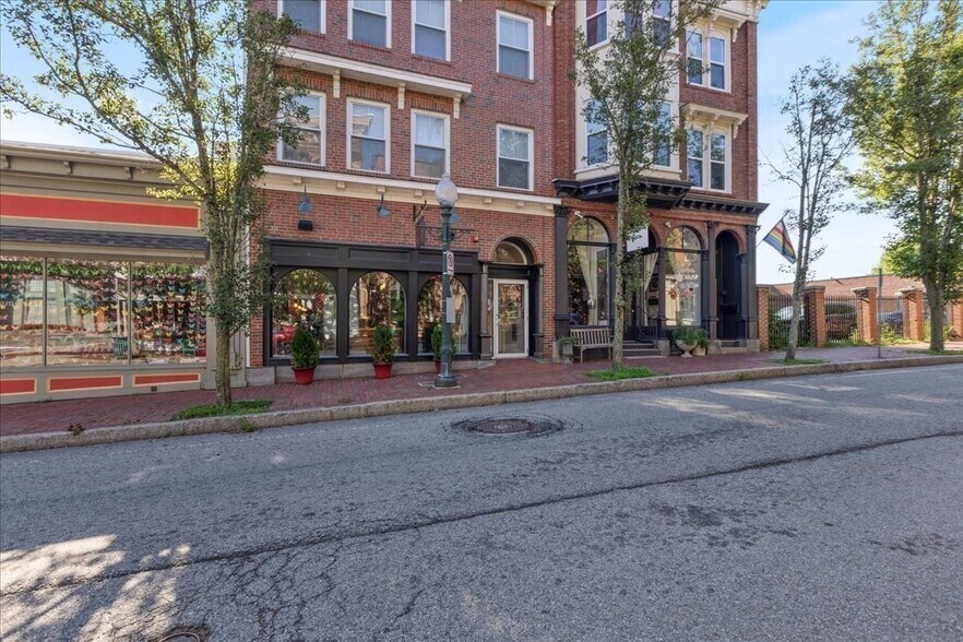 More Photos Of 48 Main St, Amesbury Storefront For Lease
