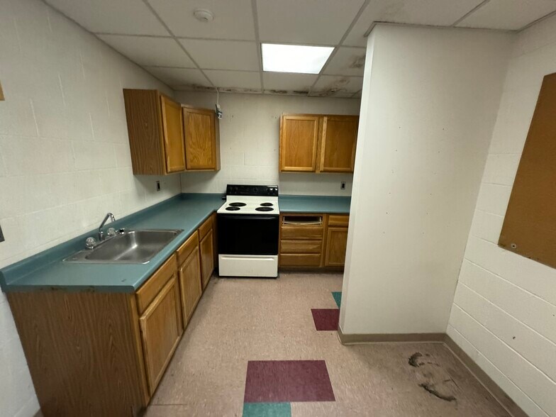 More Photos Of 10 Pethaven Ln, Augusta Veterinarian Kennel For Sale