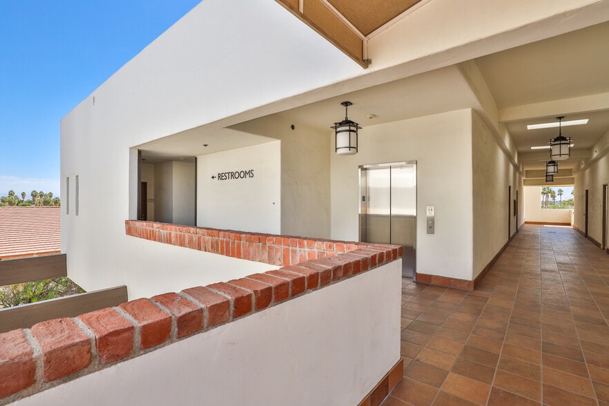 More Photos Of 901 E Tahquitz Canyon Way, Palm Springs Office For Lease