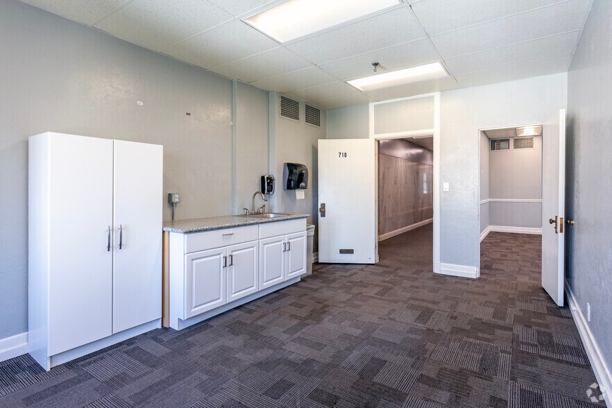 More Photos Of 2014 Tulare St, Fresno Office For Sale