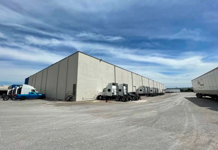 More Photos Of 3023 E Kemper Rd, Cincinnati Warehouse For Lease