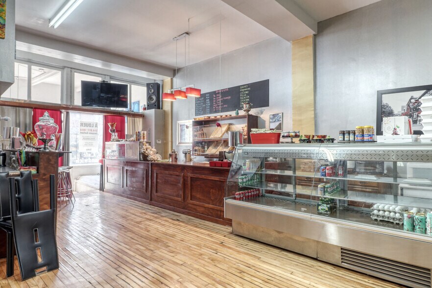 More Photos Of 1835-1841 Rue Ontario E, Montréal Storefront Retail Residential For Lease