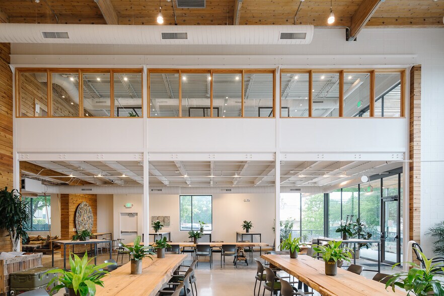 More Photos Of 5540 N Lamar Blvd, Austin Loft Creative Space For Lease