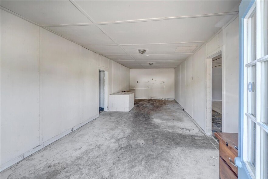 More Photos Of 131 S Jackson St, Hawkinsville Flex For Sale