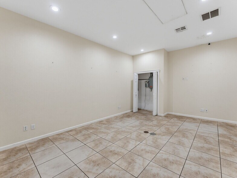 More Photos Of 3347 SW 7th St, Ocala Distribution For Sale