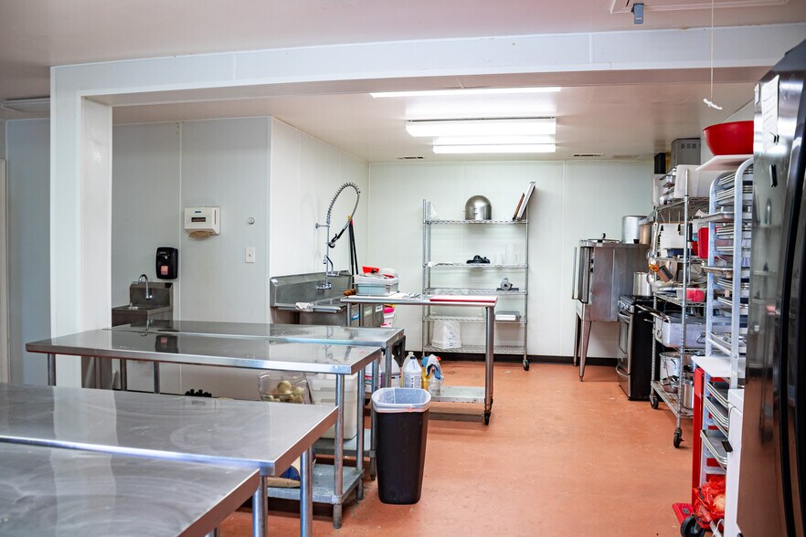 More Photos Of 409 Rayford Rd, Spring Freestanding For Sale