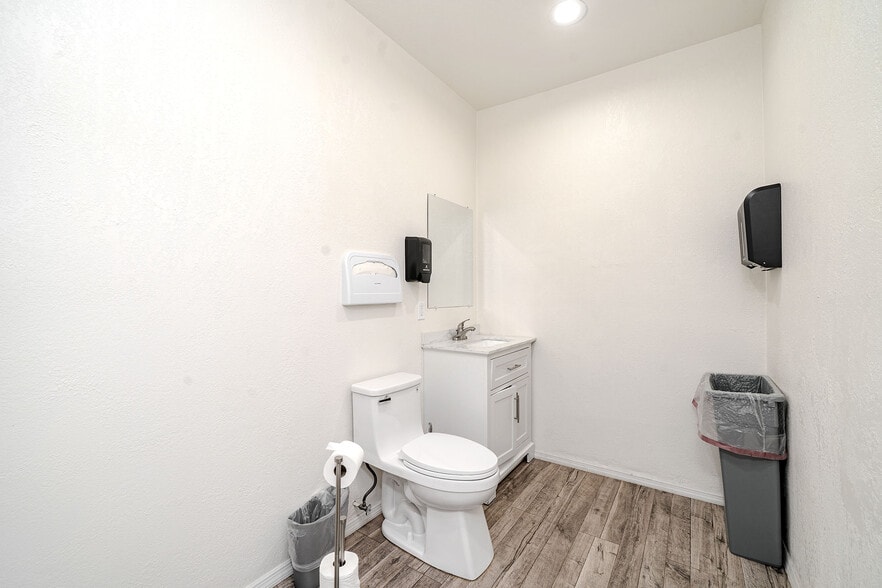 More Photos Of 5716 W Manchester Ave, Los Angeles Office For Sale