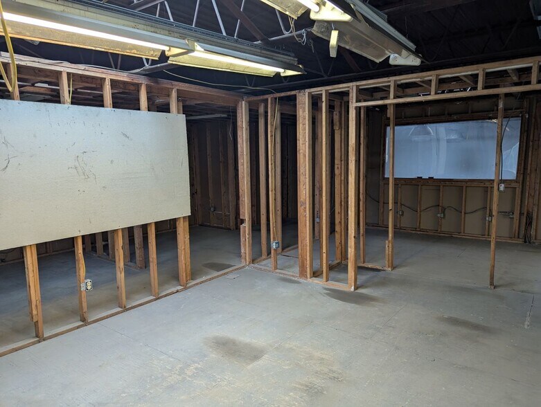 More Photos Of 48 New St Rear, Cambridge Warehouse For Lease