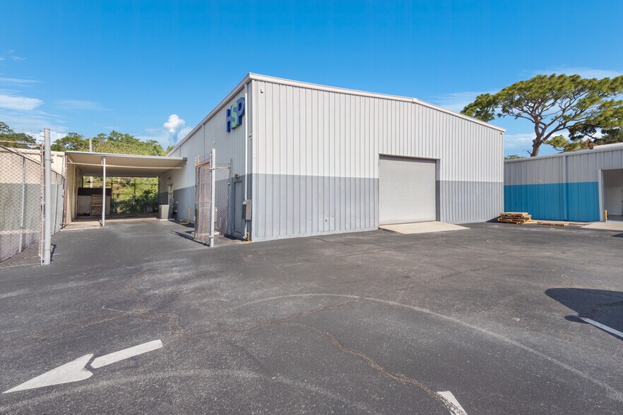 More Photos Of 2866 Roosevelt Blvd, Clearwater Showroom For Lease